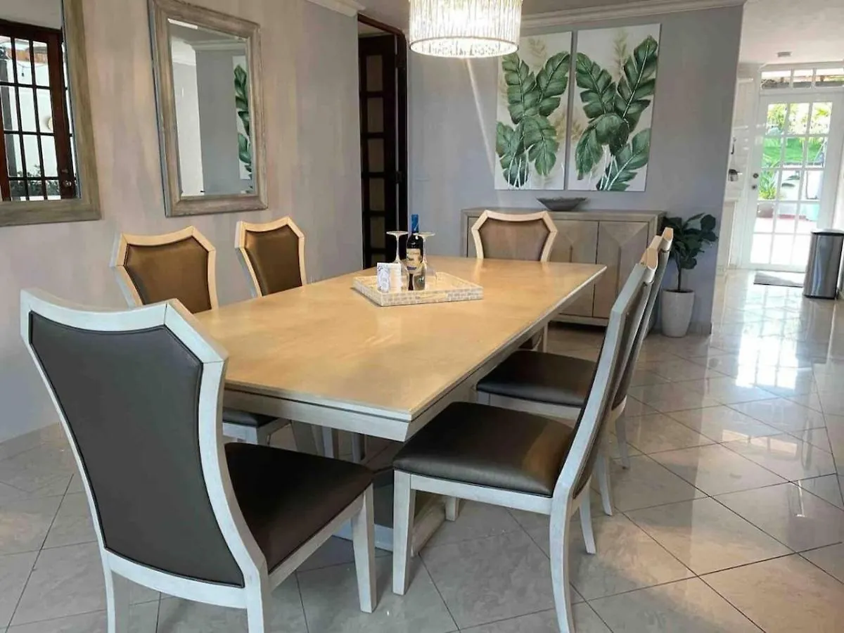 Casa vacanze Massive 3 Bedroom With Pool And Hot Tub Playa de Guayanes